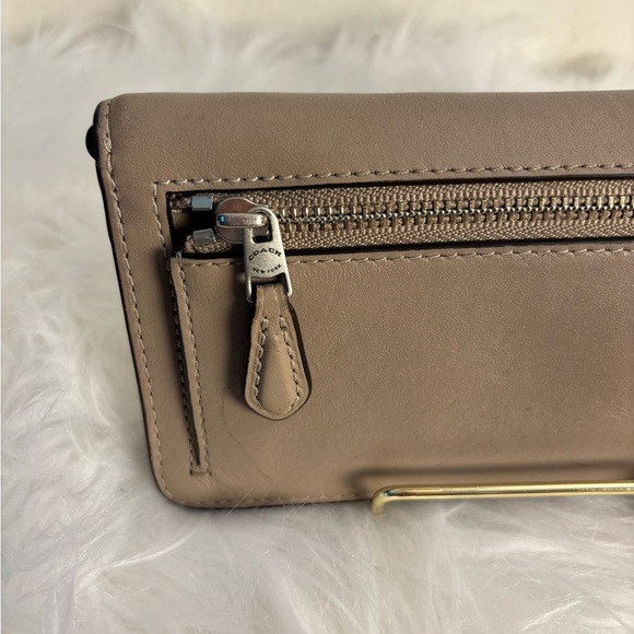 Coach Mauve Appliqué Floral Wallet/Wristlet Stone - Picture 5 of 10